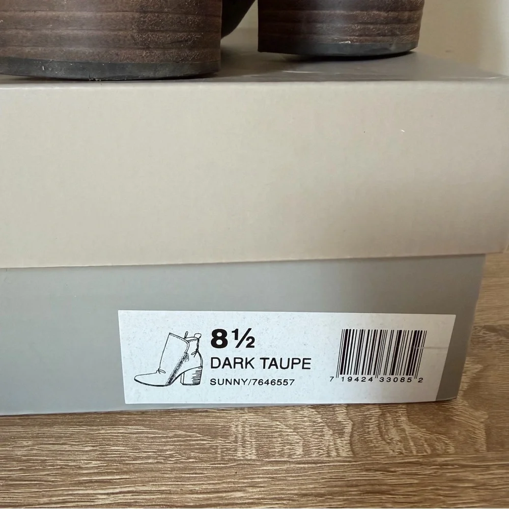 Crown Vintage Suede Dark Taupe Heeled Ankle Boots Size 8.5